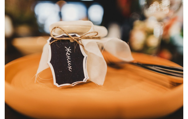 Mini bouteilles vides à remplir pour cadeau d'invité de mariage