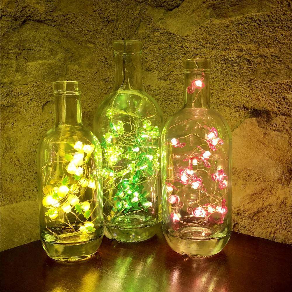 Lumières de bouteille en verre personnalisées dans différentes