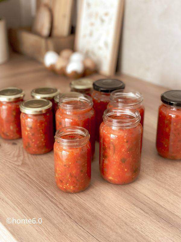 Bocaux de sauce tomate