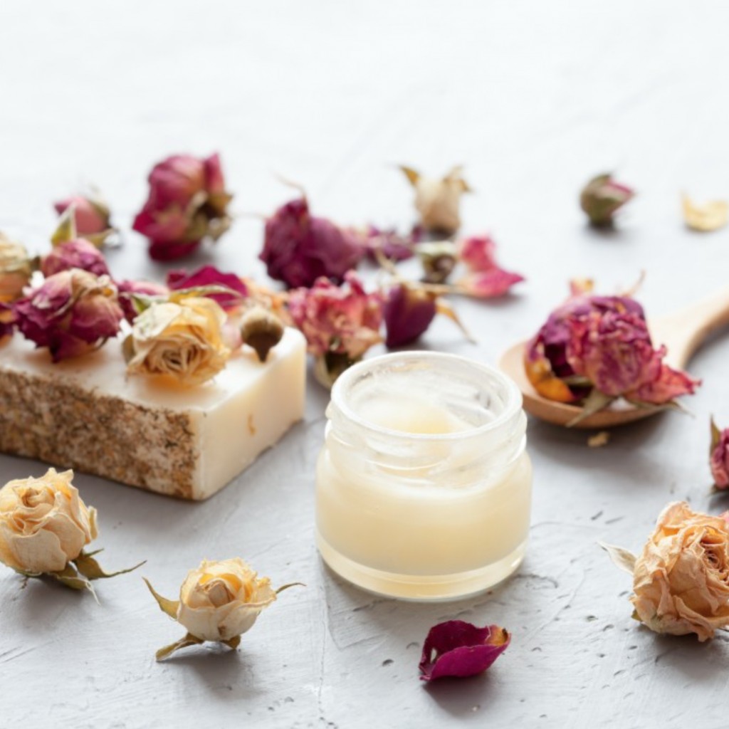 DIY Gommage exfoliant au miel et baume hydratant à la rose